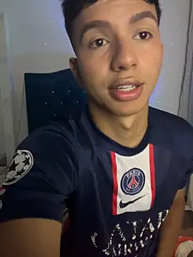 Snapshot of Leonarrrd_01 chatting on 12/18/24, 01:26 Leonarrrd 01 online show from 12/18/24, 01:26