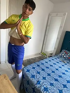 Snapshot of Leonarrrd_01 chatting on 02/12/25, 06:30 Leonarrrd 01 online show from 02/12/25, 06:30