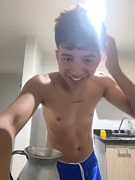 Snapshot of Leonarrrd_01 chatting on 03/16/25, 05:03 Leonarrrd 01 online show from 03/16/25, 05:03