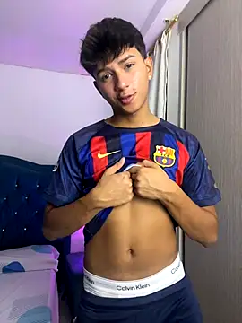 Snapshot of Leonarrrd_01 chatting on 10/09/25, 12:52 Leonarrrd 01 online show from 10/09/25, 12:52