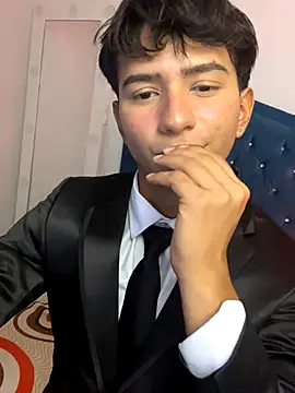 Leonarrrd 01 online show from 10/30/25, 03:19