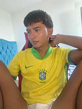 Snapshot of Leonarrrd_01 chatting on 12/16/25, 08:14 Leonarrrd 01 online show from 12/16/25, 08:14