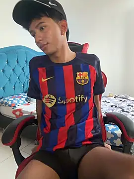 Snapshot of Leonarrrd_01 chatting on 12/19/25, 09:55 Leonarrrd 01 online show from 12/19/25, 09:55