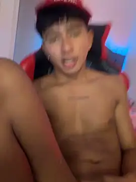 Snapshot of Leonarrrd_01 chatting on 12/21/25, 05:03 Leonarrrd 01 online show from 12/21/25, 05:03