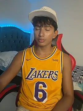 Snapshot of Leonarrrd_01 chatting on 02/02/26, 01:26 Leonarrrd 01 online show from 02/02/26, 01:26