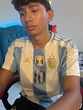 Snapshot of Leonarrrd_01 chatting on 02/03/26, 10:48 Leonarrrd 01 online show from 02/03/26, 10:48