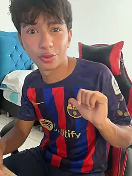 Snapshot of Leonarrrd_01 chatting on 02/06/26, 09:18 Leonarrrd 01 online show from 02/06/26, 09:18