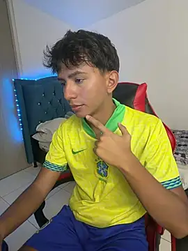 Snapshot of Leonarrrd_01 chatting on 03/02/26, 11:55 Leonarrrd 01 online show from 03/02/26, 11:55