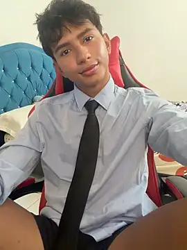 Snapshot of Leonarrrd_01 chatting on 03/05/26, 08:49 Leonarrrd 01 online show from 03/05/26, 08:49