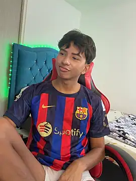 Snapshot of Leonarrrd_01 chatting on 03/06/26, 09:44 Leonarrrd 01 online show from 03/06/26, 09:44