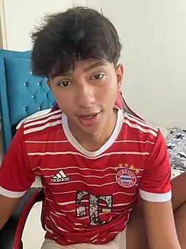 Snapshot of Leonarrrd_01 chatting on 03/12/26, 07:53 Leonarrrd 01 online show from 03/12/26, 07:53