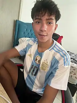 Snapshot of Leonarrrd_01 chatting on 03/31/26, 10:21 Leonarrrd 01 online show from 03/31/26, 10:21