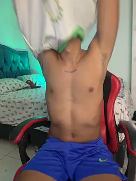 Snapshot of Leonarrrd_01 chatting on 04/08/26, 01:38 Leonarrrd 01 online show from 04/08/26, 01:38