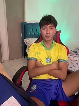 Snapshot of Leonarrrd_01 chatting on 04/11/26, 11:20 Leonarrrd 01 online show from 04/11/26, 11:20