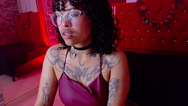 Snapshot of miahernadez303av chatting on 02/15/26, 04:31 miahernadez303av online show from 02/15/26, 04:31