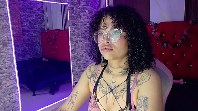 Snapshot of miahernadez303av chatting on 02/26/26, 03:49 miahernadez303av online show from 02/26/26, 03:49