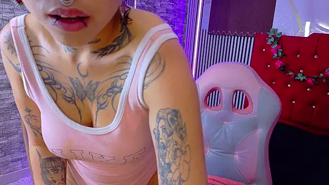 Snapshot of miahernadez303av chatting on 04/16/26, 04:13 miahernadez303av online show from 04/16/26, 04:13