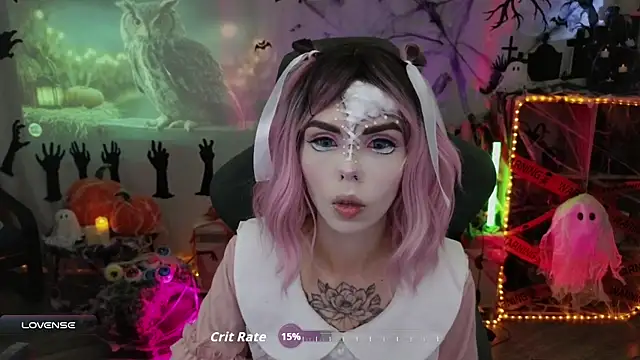 Snapshot of Kerry_Kirk chatting on 10/31/25, 08:21 Kerry Kirk online show from 10/31/25, 08:21