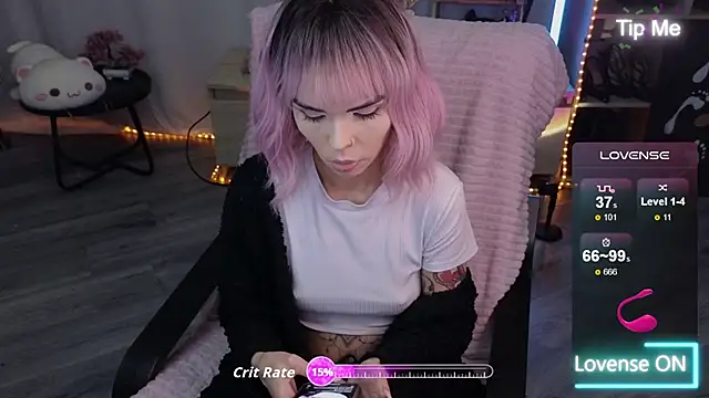 Snapshot of Kerry_Kirk chatting on 11/07/25, 04:40 Kerry Kirk online show from 11/07/25, 04:40