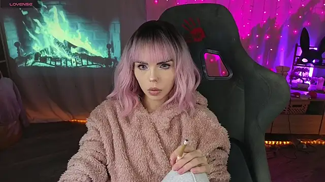 Snapshot of Kerry_Kirk chatting on 03/17/26, 09:29 Kerry Kirk online show from 03/17/26, 09:29