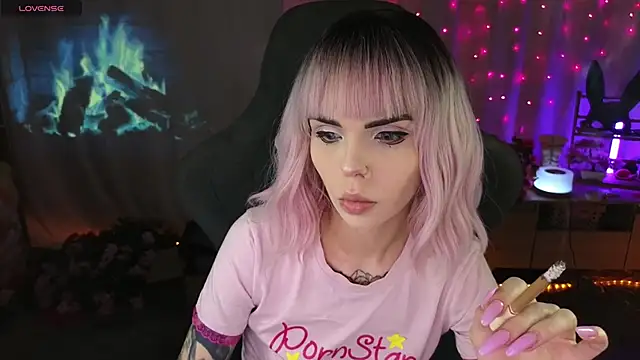 Snapshot of Kerry_Kirk chatting on 03/23/26, 10:47 Kerry Kirk online show from 03/23/26, 10:47