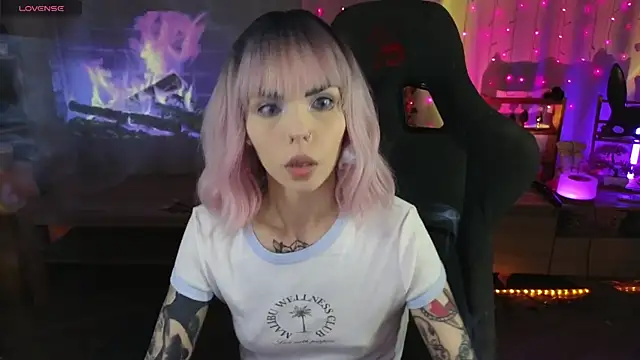 Snapshot of Kerry_Kirk chatting on 03/26/26, 10:04 Kerry Kirk online show from 03/26/26, 10:04