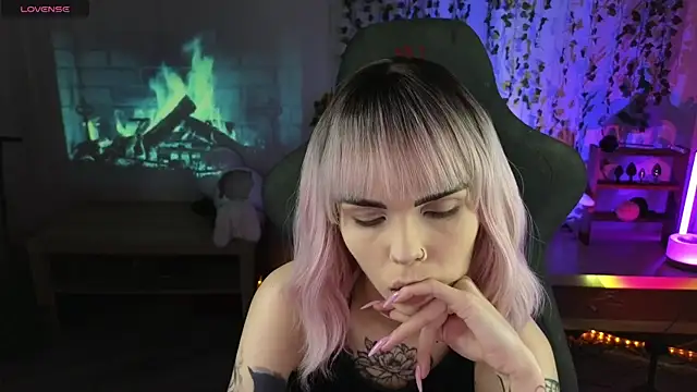 Snapshot of Kerry_Kirk chatting on 04/03/26, 09:57 Kerry Kirk online show from 04/03/26, 09:57