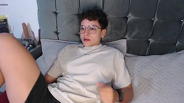 Snapshot of Antonella_Cruz02 chatting on 04/22/26, 03:09 Antonella Cruz02 online show from 04/22/26, 03:09