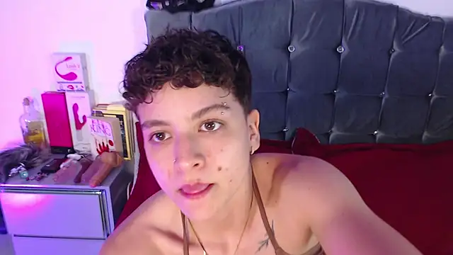 Antonella Cruz02 online show from 06/06/26, 03:44