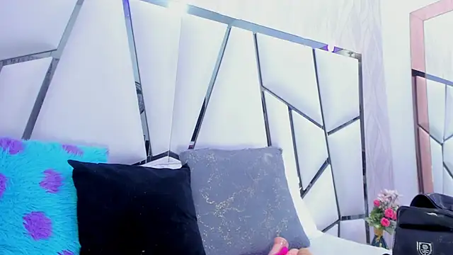  aurora18  online show from 03/14/25, 04:21