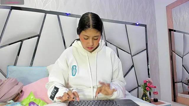  aurora18  online show from 09/10/25, 03:06