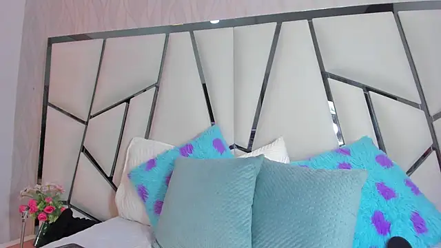 Snapshot of _aurora18_ chatting on 04/15/26, 03:13 aurora18 online show from 04/15/26, 03:13