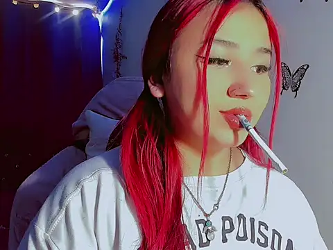 Snapshot of madisonx17 chatting on 11/06/25, 06:31 madisonx17 online show from 11/06/25, 06:31