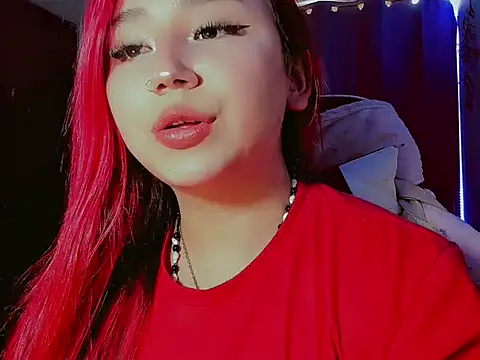 Snapshot of madisonx17 chatting on 11/10/25, 07:13 madisonx17 online show from 11/10/25, 07:13