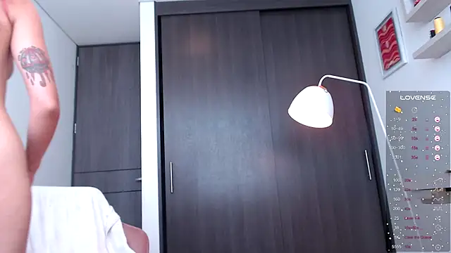 Snapshot of chloebritto chatting on 12/19/24, 04:13 chloebritto online show from 12/19/24, 04:13