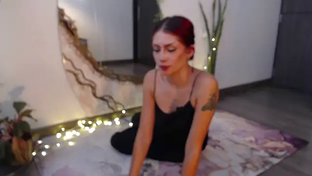 Snapshot of chloebritto chatting on 02/11/25, 07:05 chloebritto online show from 02/11/25, 07:05