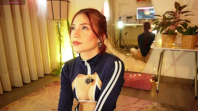 Snapshot of chloebritto chatting on 04/22/26, 01:56 chloebritto online show from 04/22/26, 01:56