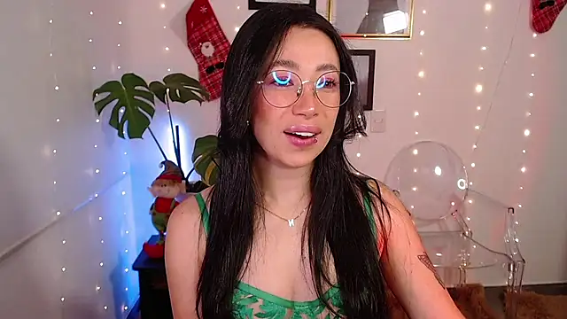 Snapshot of lilyy_evanss chatting on 12/13/24, 11:17 lilyy evanss online show from 12/13/24, 11:17