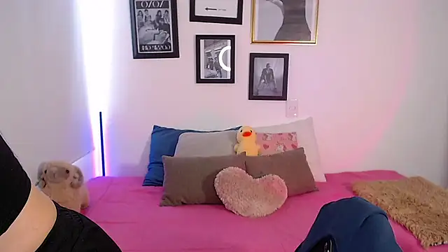 Snapshot of lilyy_evanss chatting on 01/09/25, 08:01 lilyy evanss online show from 01/09/25, 08:01