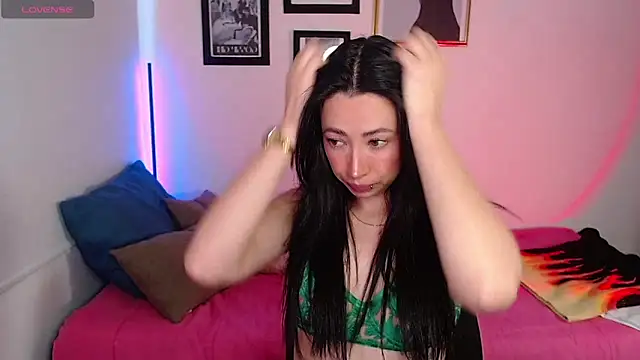 Snapshot of lilyy_evanss chatting on 01/21/25, 11:02 lilyy evanss online show from 01/21/25, 11:02