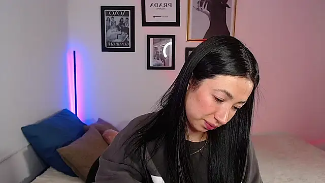 Snapshot of lilyy_evanss chatting on 01/31/25, 02:15 lilyy evanss online show from 01/31/25, 02:15