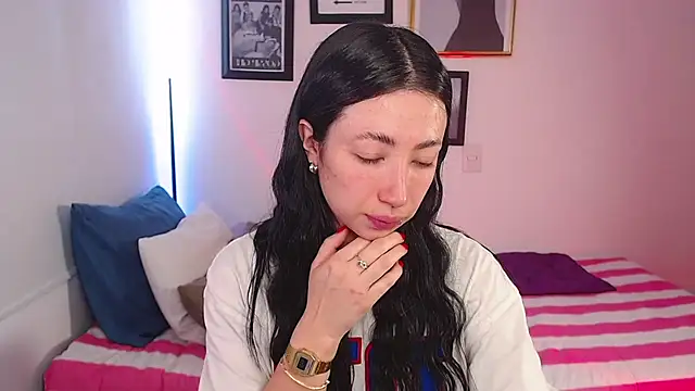 Snapshot of lilyy_evanss chatting on 02/18/25, 08:03 lilyy evanss online show from 02/18/25, 08:03