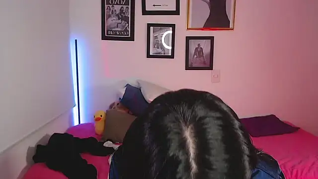 Snapshot of lilyy_evanss chatting on 02/27/25, 01:16 lilyy evanss online show from 02/27/25, 01:16