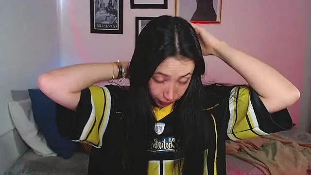 Snapshot of lilyy_evanss chatting on 03/15/25, 09:16 lilyy evanss online show from 03/15/25, 09:16