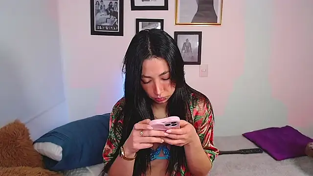 Snapshot of lilyy_evanss chatting on 03/17/25, 11:21 lilyy evanss online show from 03/17/25, 11:21