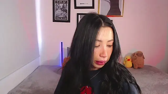 Snapshot of lilyy_evanss chatting on 03/21/25, 10:06 lilyy evanss online show from 03/21/25, 10:06