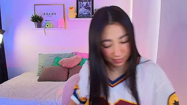 Snapshot of lilyy_evanss chatting on 09/24/25, 09:18 lilyy evanss online show from 09/24/25, 09:18