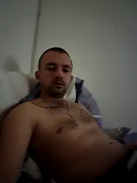 Snapshot of magicSeX4You chatting on 03/18/25, 04:48 magicSeX4You online show from 03/18/25, 04:48