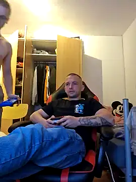 Snapshot of magicSeX4You chatting on 10/07/25, 09:45 magicSeX4You online show from 10/07/25, 09:45