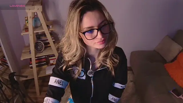 Lucy Princes online show from 02/11/25, 05:16